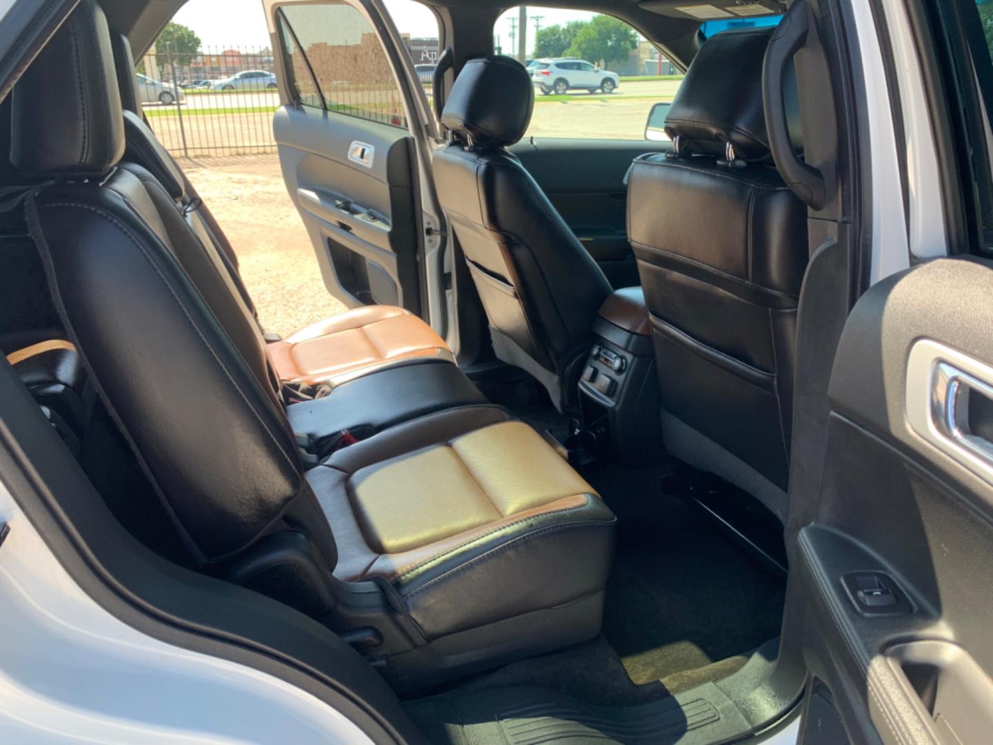 2013 White /Black/Mocha Ford Explorer Limited (1FM5K7F80DG) with an 3.5L FI DOHC 213 CID engine, AUTOMATIC transmission, located at 1830 North Belt Line Road, Irving, TX, 75061, (469) 524-0199, 32.834373, -96.993584 - Photo#12